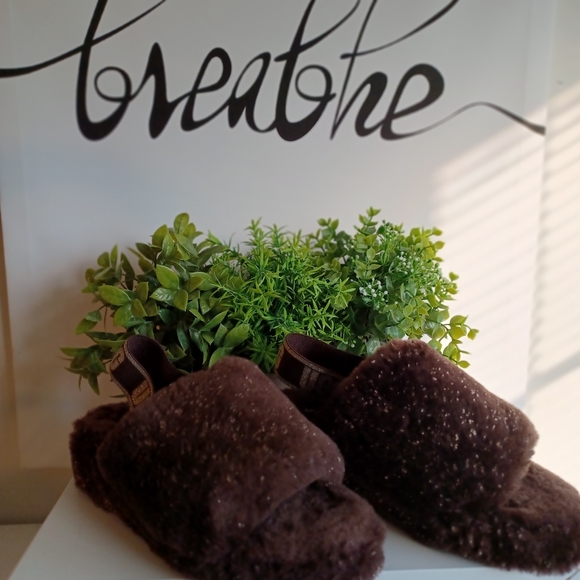 UGG Metallic Sparkle Fluff Shearling Slippers | Size 7 | NWT | Brown - Picture 2 of 11